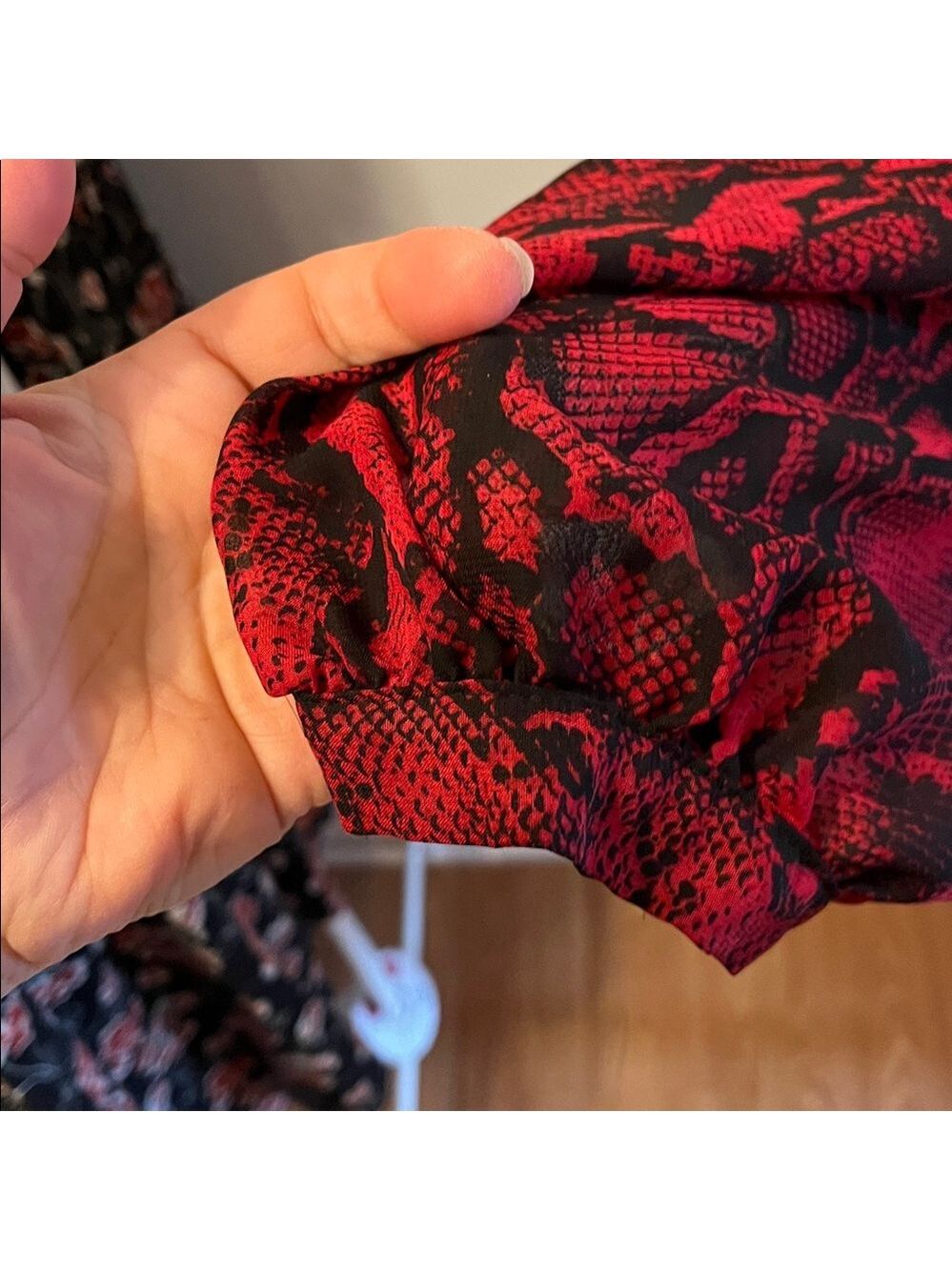 😍SHOW SPECIAL George Red Snake Print Long Sleeve Sheer Blouse 3X - Picture 3 of 8